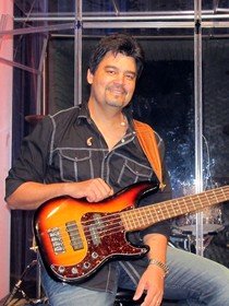 electric bass lessons